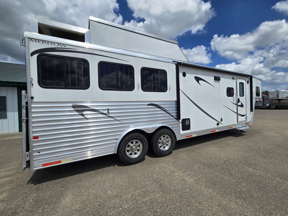 Used 2018 Merhow 8313 3 Horse Trailer
