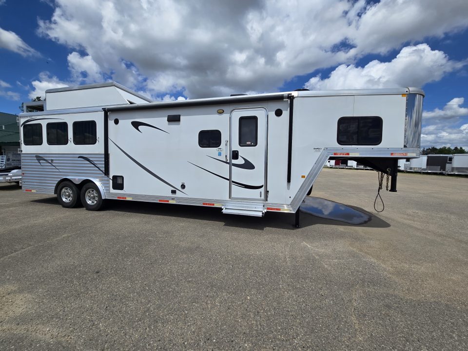 Used 2018 Merhow 8313 3 Horse Trailer