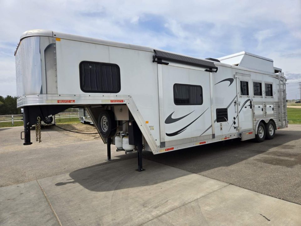 Used 2018 Merhow 8313 3 Horse Trailer