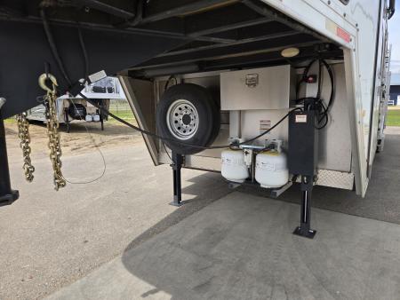 Used 2018 Merhow 8313 3 Horse Trailer