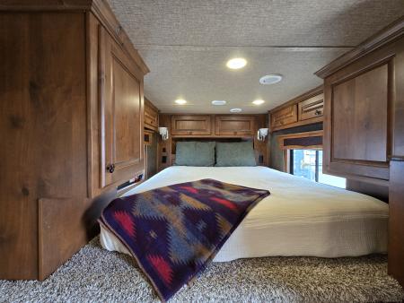 Used 2018 Merhow 8313 3 Horse Trailer