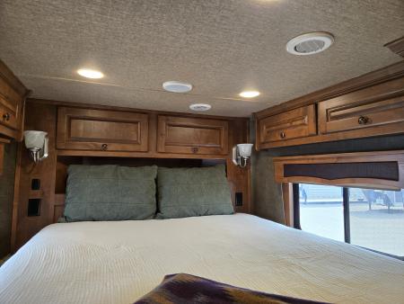 Used 2018 Merhow 8313 3 Horse Trailer