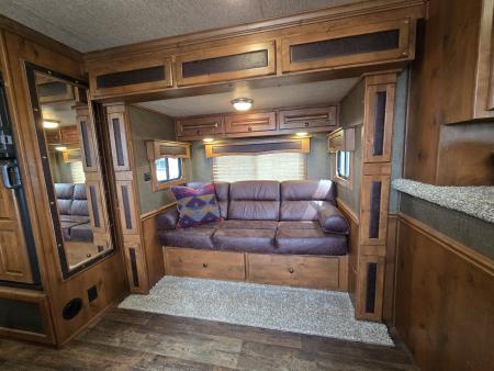 Used 2018 Merhow 8313 3 Horse Trailer