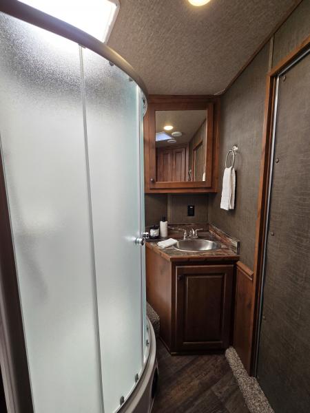 Used 2018 Merhow 8313 3 Horse Trailer