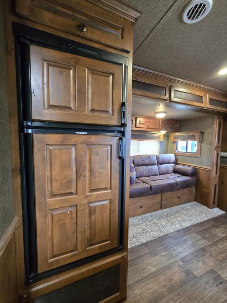 Used 2018 Merhow 8313 3 Horse Trailer
