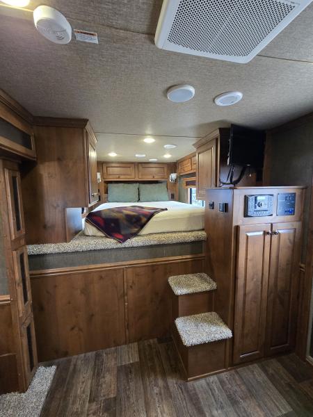 Used 2018 Merhow 8313 3 Horse Trailer