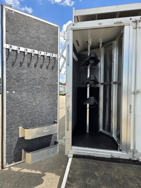 Used 2018 Merhow 8313 3 Horse Trailer