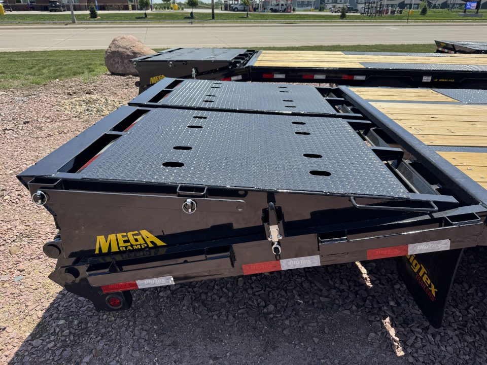 New 2026 Big Tex Trailers 22GN33D5A Deckover Trailer