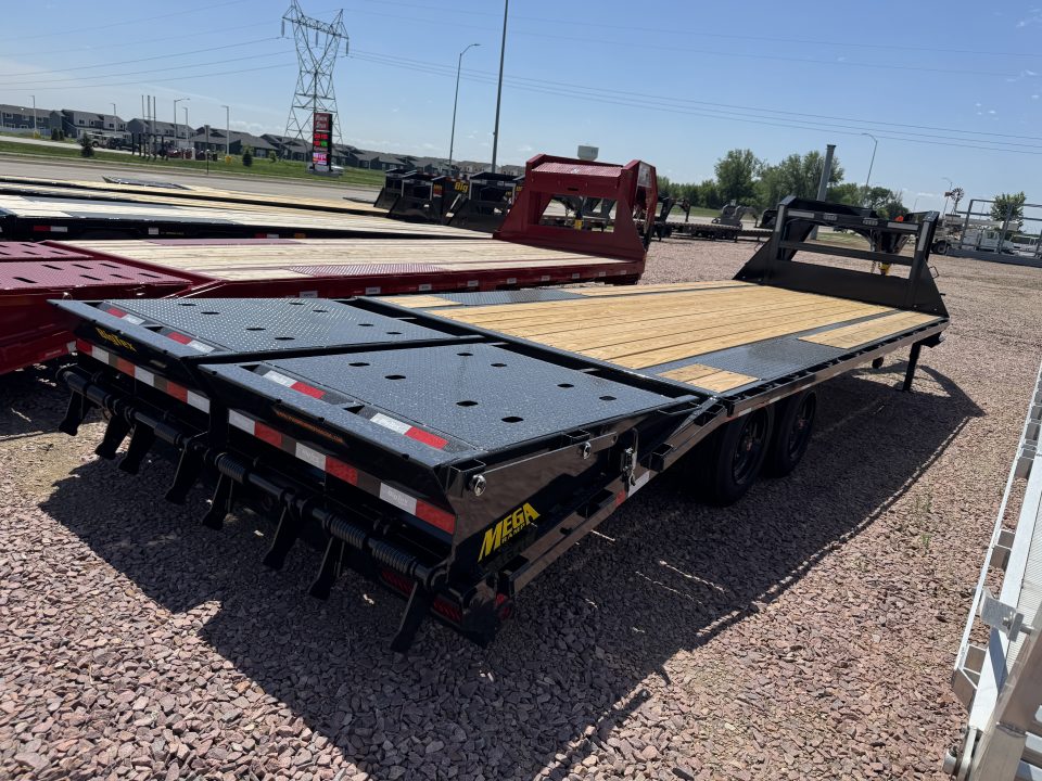 New 2027 Big Tex Trailers 16GN25D5A Deckover Trailer