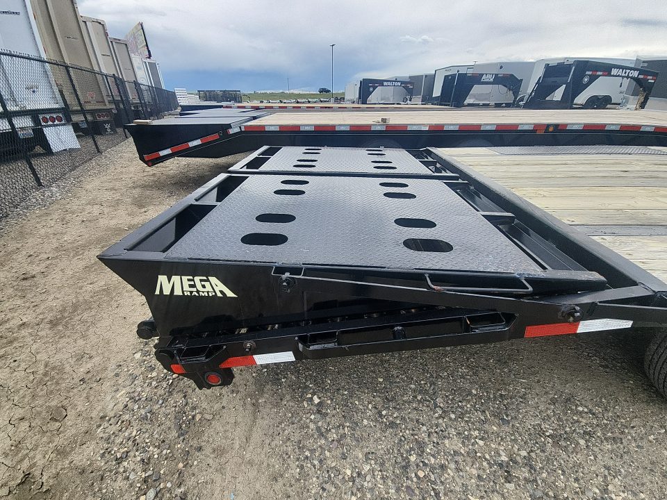 Used 2017 Big Tex Trailers FBGN 25+5 Flatbed Trailer