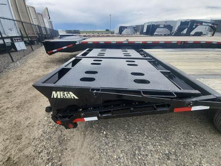 Used 2017 Big Tex Trailers FBGN 25+5 Flatbed Trailer