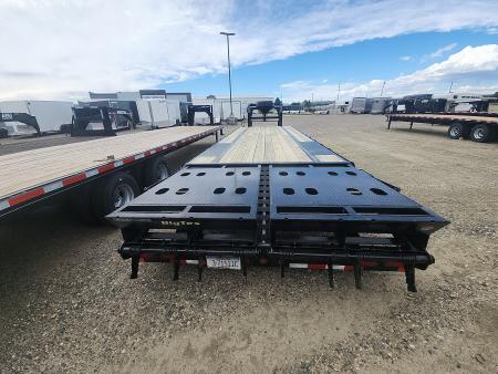Used 2017 Big Tex Trailers FBGN 25+5 Flatbed Trailer