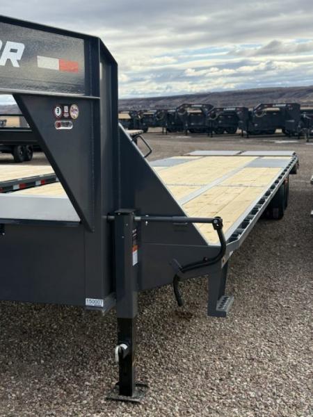 New 2026 Lamar 32' Gooseneck Deckover Trailer 20K