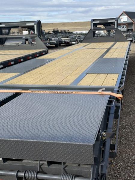 New 2026 Lamar 32' Gooseneck Deckover Trailer 20K