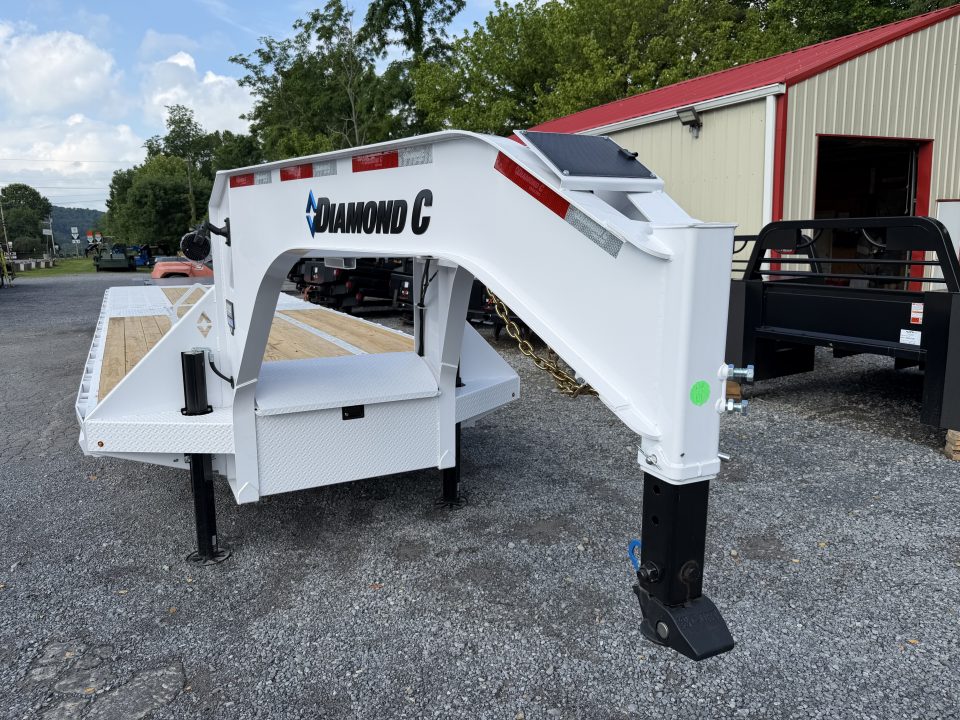 New 2026 Diamond C FMAX212 GOOSENECK TRAILER PACESETTER HYDRO JACKS & DOVE DISC BRAKES aluminum OUTER RIMS