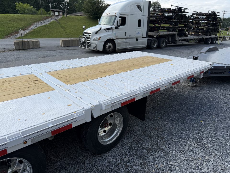 New 2026 Diamond C FMAX212 GOOSENECK TRAILER PACESETTER HYDRO JACKS & DOVE DISC BRAKES aluminum OUTER RIMS