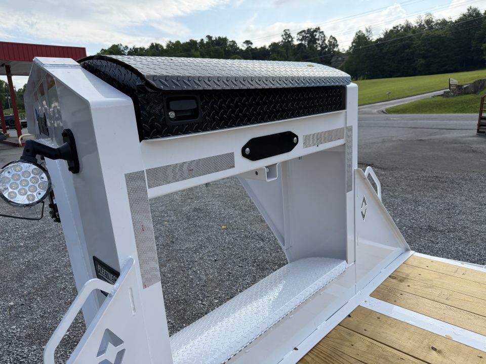 New 2026 Diamond C FMAX212 GOOSENECK TRAILER PACESETTER HYDRO JACKS & DOVE DISC BRAKES aluminum OUTER RIMS