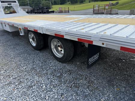 New 2026 Diamond C FMAX212 GOOSENECK TRAILER PACESETTER HYDRO JACKS & DOVE DISC BRAKES aluminum OUTER RIMS