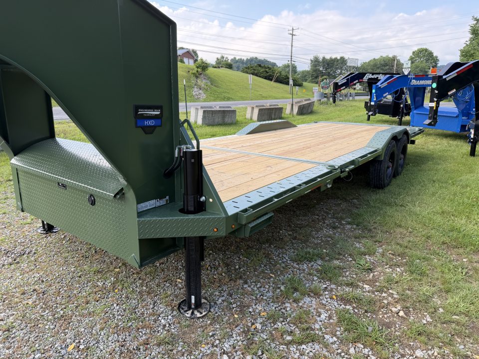 New 2026 Diamond C HXD210 GOOSENECK DRIVE OVER FENDER TILT TRAILER SOLAR CHARGER & HYDRO JACKS