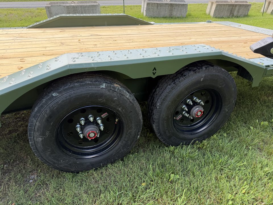 New 2026 Diamond C HXD210 GOOSENECK DRIVE OVER FENDER TILT TRAILER SOLAR CHARGER & HYDRO JACKS