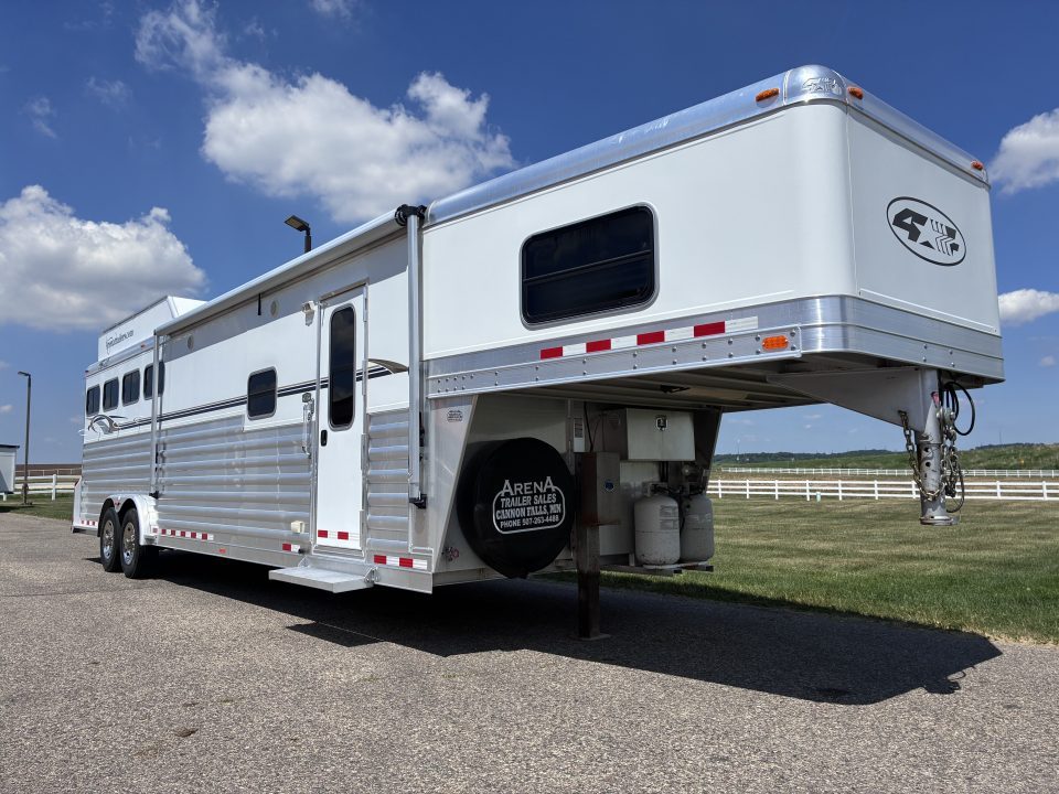 Used 2011 4-Star Trailers 4H 11' LQ Horse Trailer