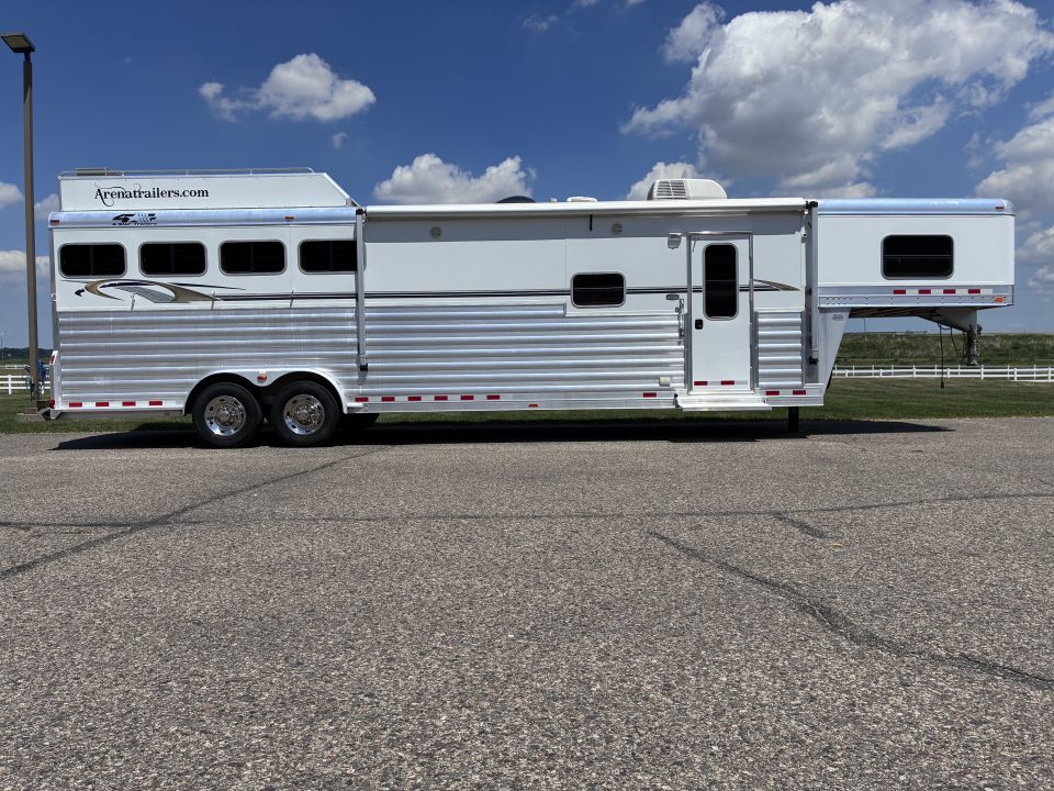 Used 2011 4-Star Trailers 4H 11' LQ Horse Trailer