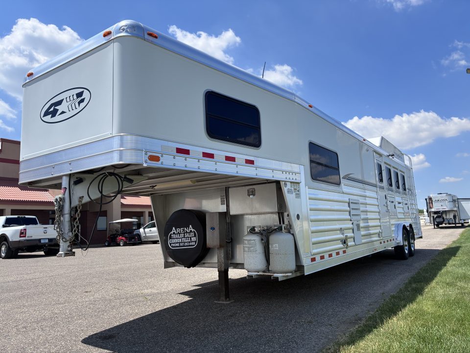 Used 2011 4-Star Trailers 4H 11' LQ Horse Trailer