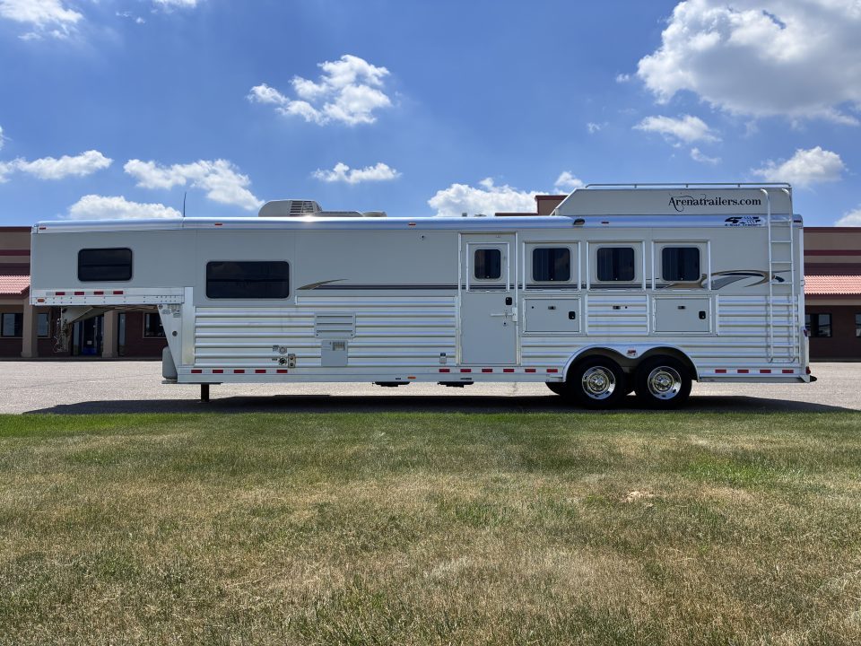 Used 2011 4-Star Trailers 4H 11' LQ Horse Trailer