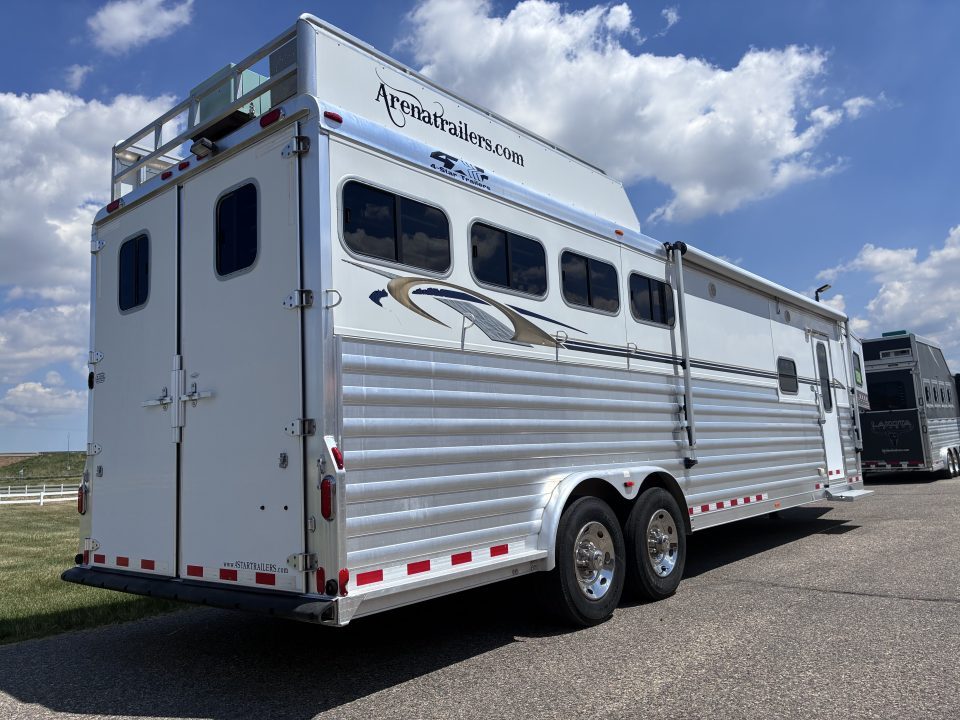 Used 2011 4-Star Trailers 4H 11' LQ Horse Trailer