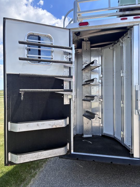 Used 2011 4-Star Trailers 4H 11' LQ Horse Trailer