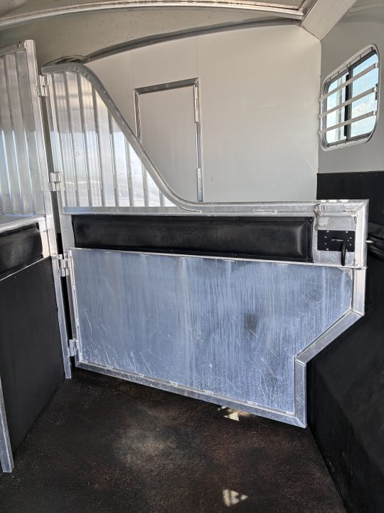 Used 2011 4-Star Trailers 4H 11' LQ Horse Trailer
