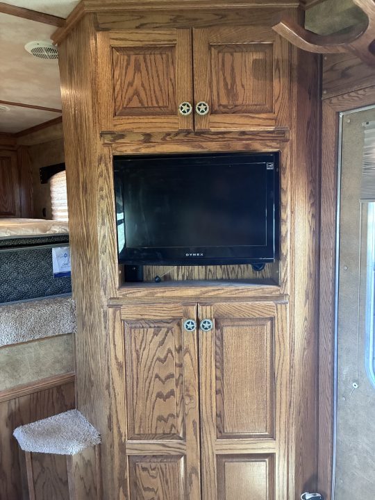 Used 2011 4-Star Trailers 4H 11' LQ Horse Trailer