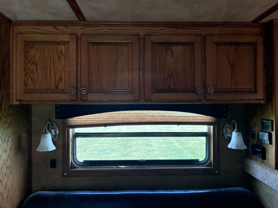 Used 2011 4-Star Trailers 4H 11' LQ Horse Trailer