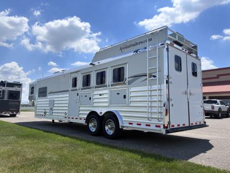 Used 2011 4-Star Trailers 4H 11' LQ Horse Trailer