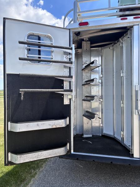 Used 2011 4-Star Trailers 4H 11' LQ Horse Trailer