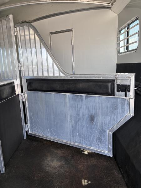 Used 2011 4-Star Trailers 4H 11' LQ Horse Trailer