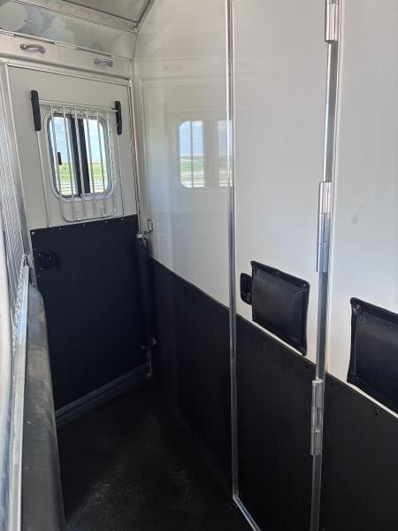 Used 2011 4-Star Trailers 4H 11' LQ Horse Trailer