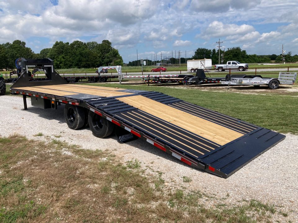 New 2026 Diamond C Trailers 102x30 TANDEM 25.9K GN HYDROTAIL W/ BLACKWOOD RUNNERS, HYDROJACKS, SOLAR & WIRELESS REMOTE Flatbed Trailer
