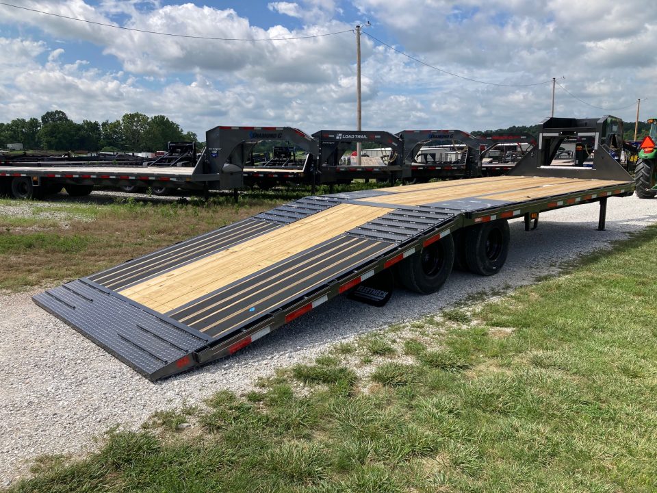 New 2026 Diamond C Trailers 102x30 TANDEM 25.9K GN HYDROTAIL W/ BLACKWOOD RUNNERS, HYDROJACKS, SOLAR & WIRELESS REMOTE Flatbed Trailer