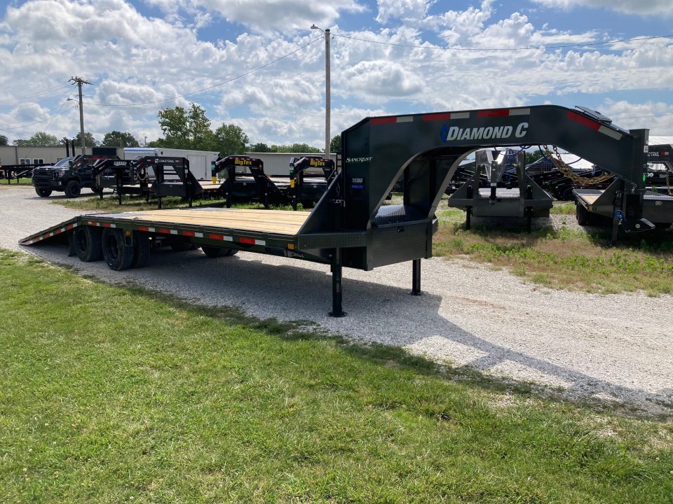 New 2026 Diamond C Trailers 102x30 TANDEM 25.9K GN HYDROTAIL W/ BLACKWOOD RUNNERS, HYDROJACKS, SOLAR & WIRELESS REMOTE Flatbed Trailer