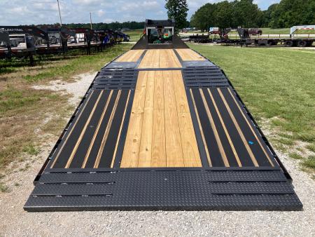 New 2026 Diamond C Trailers 102x30 TANDEM 25.9K GN HYDROTAIL W/ BLACKWOOD RUNNERS, HYDROJACKS, SOLAR & WIRELESS REMOTE Flatbed Trailer
