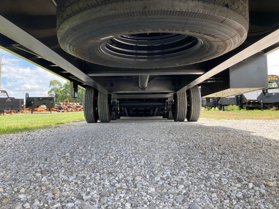 New 2026 Diamond C Trailers 102X40 TANDEM 25.9K GN HYDROTAIL W/ BLACKWOOD RUNNERS, HYDROJACKS, AIR RIDE, DISC BRAKES & WIRELESS REMOTE Flatbed Trailer