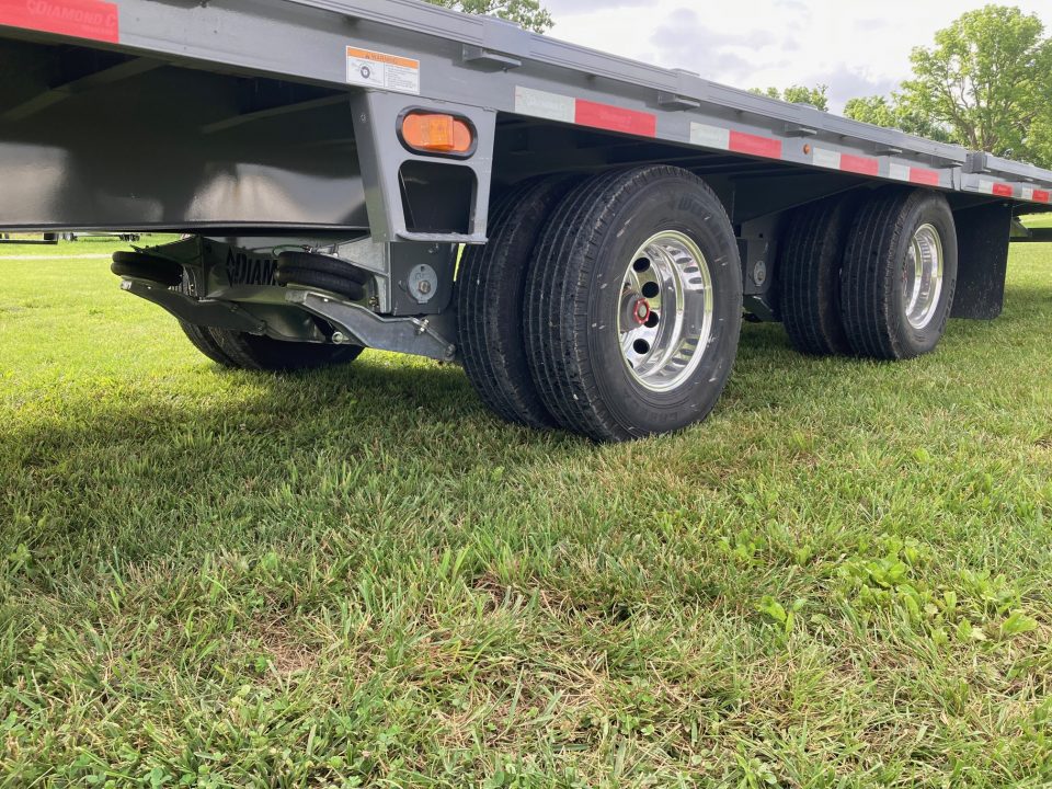 New 2026 Diamond C Trailers 102X40 TANDEM 25.9K GN HYDROTAIL W/ BLACKWOOD RUNNERS, HYDROJACKS, AIR RIDE, DISC BRAKES & WIRELESS REMOTE Flatbed Trailer