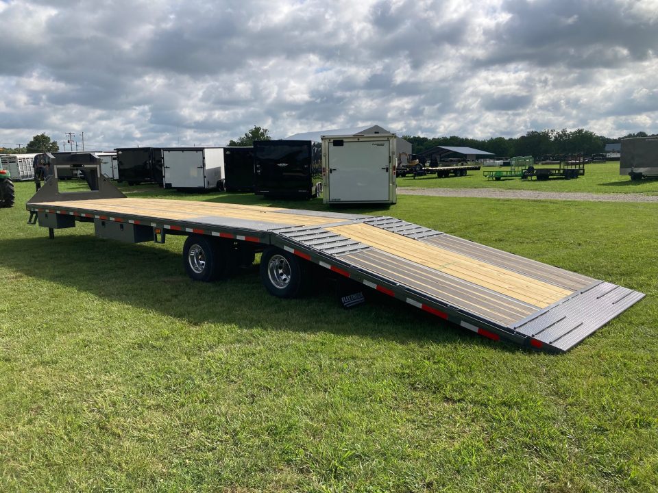 New 2026 Diamond C Trailers 102X40 TANDEM 25.9K GN HYDROTAIL W/ BLACKWOOD RUNNERS, HYDROJACKS, AIR RIDE, DISC BRAKES & WIRELESS REMOTE Flatbed Trailer