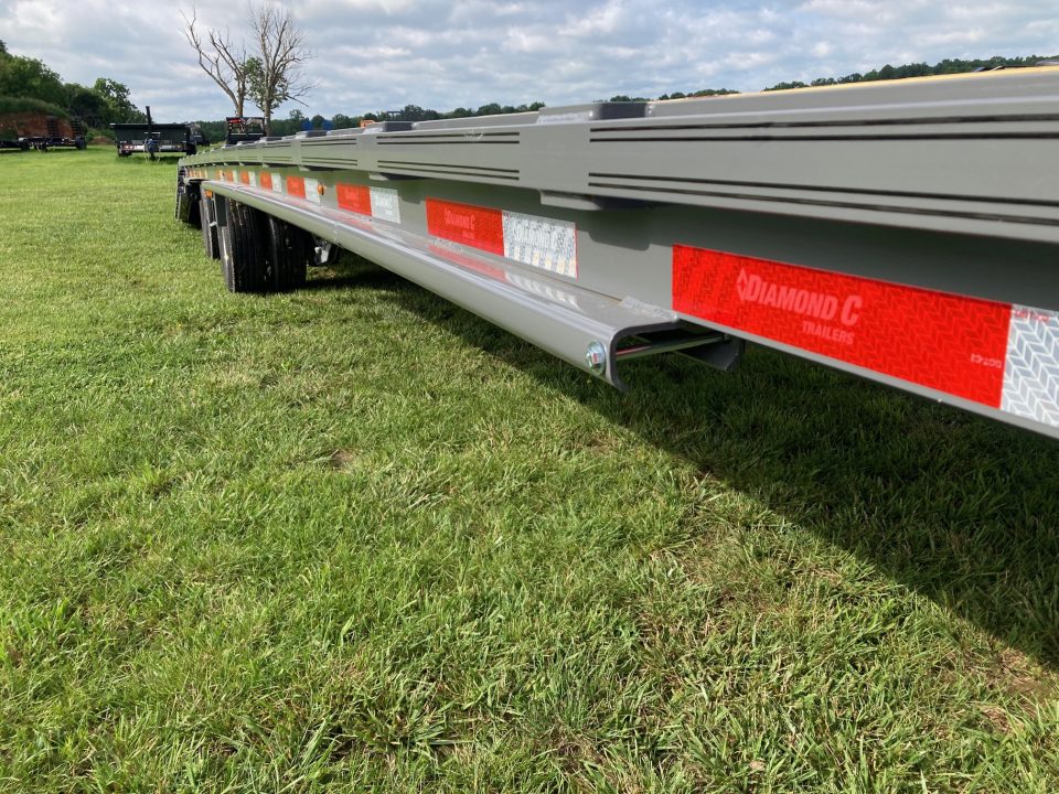 New 2026 Diamond C Trailers 102X40 TANDEM 25.9K GN HYDROTAIL W/ BLACKWOOD RUNNERS, HYDROJACKS, AIR RIDE, DISC BRAKES & WIRELESS REMOTE Flatbed Trailer