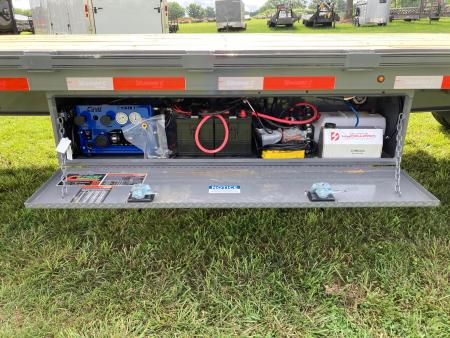 New 2026 Diamond C Trailers 102X40 TANDEM 25.9K GN HYDROTAIL W/ BLACKWOOD RUNNERS, HYDROJACKS, AIR RIDE, DISC BRAKES & WIRELESS REMOTE Flatbed Trailer