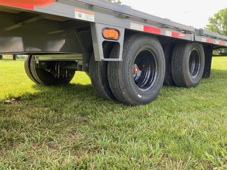 New 2026 Diamond C Trailers 102X32 TANDEM 25K GN HYDROTAIL W/ STEEL RUNNERS, HYDROJACKS, SOLAR & WIRELESS Flatbed Trailer