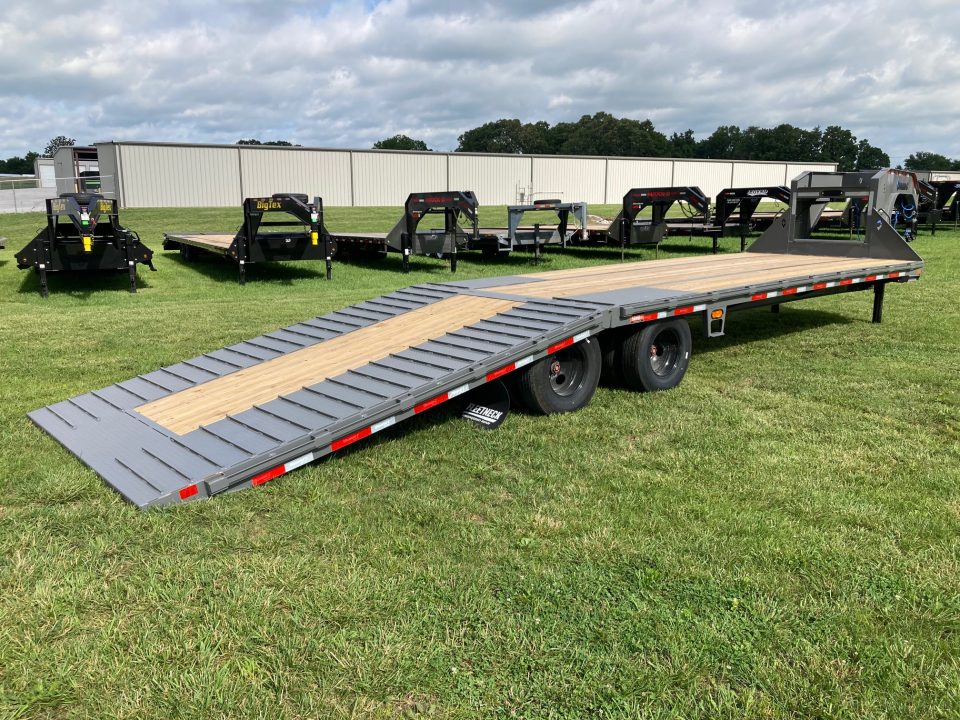 New 2026 Diamond C Trailers 102X32 TANDEM 25K GN HYDROTAIL W/ STEEL RUNNERS, HYDROJACKS, SOLAR & WIRELESS Flatbed Trailer