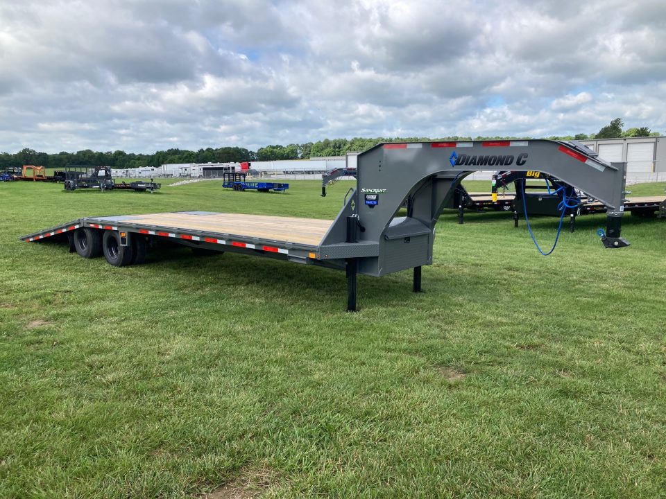 New 2026 Diamond C Trailers 102X32 TANDEM 25K GN HYDROTAIL W/ STEEL RUNNERS, HYDROJACKS, SOLAR & WIRELESS Flatbed Trailer