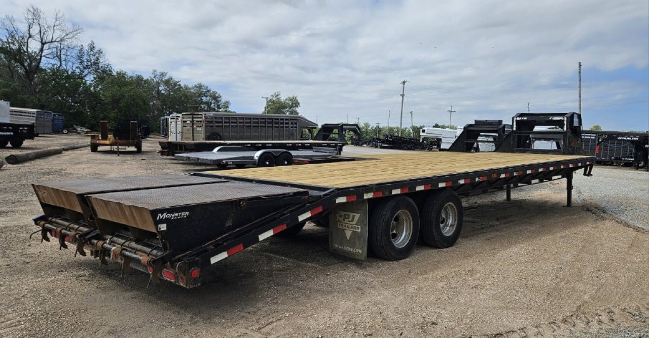 Used 2016 PJ Trailers 102" x 32' w/12K Axles Flatbed Trailer